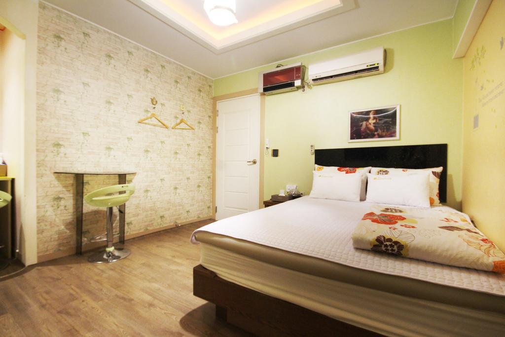Hole In One Hotel Sacheon Exteriör bild